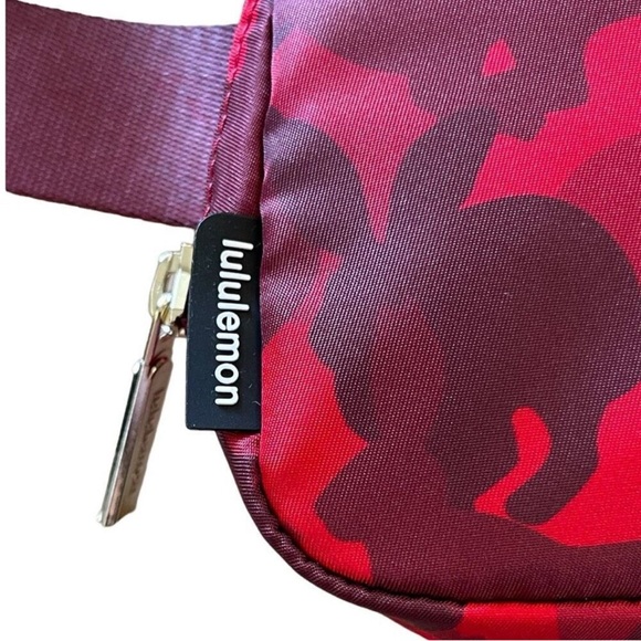 lululemon everywhere belt bag - red white black Crossbody 1L Lululemon Everywhere Belt Bag 1L